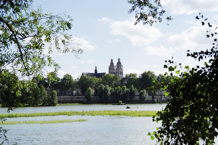 bords-de-loire-cathedrale-tours-flickr-couscouschocolat