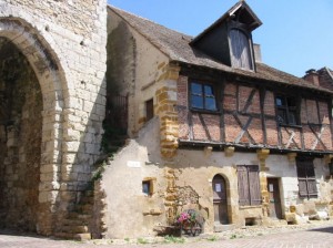 village-medieval-mennetou-sur-cher-by-OTcanton