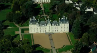 chateau-cheverny-vue-aerienne-my-loire-valley