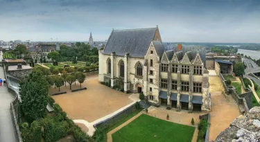 cour-interieure-chateau-angers-tango7174