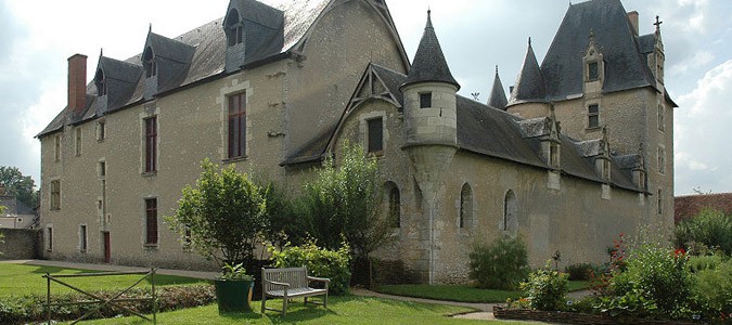 chateau-medieval-fougeres-sur-bievre