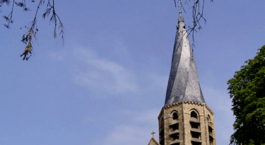 puiseaux-clocher-tor-ville-histoire-my-loire-valley