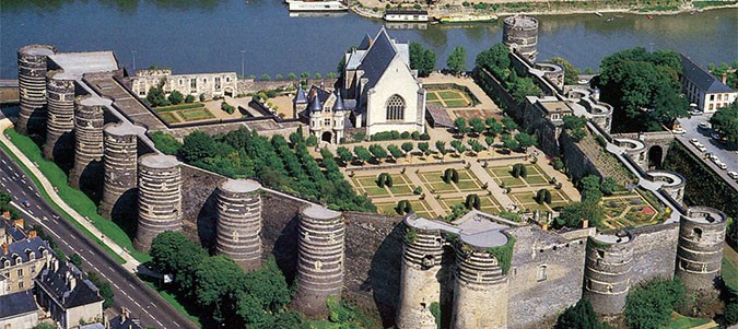 chateau-angers-roi-saint-louis-myloirevalley