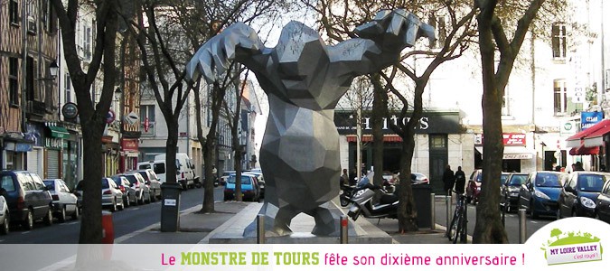 monstre-tours-sculpture-anniversaire-10-ans
