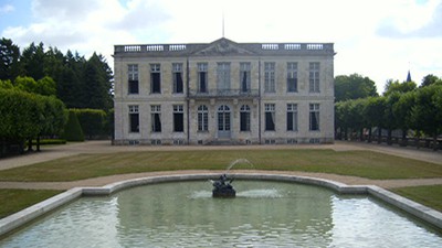 https://www.my-loire-valley.com/wp-content/uploads/2015/06/chateau-de-bouges1.jpg