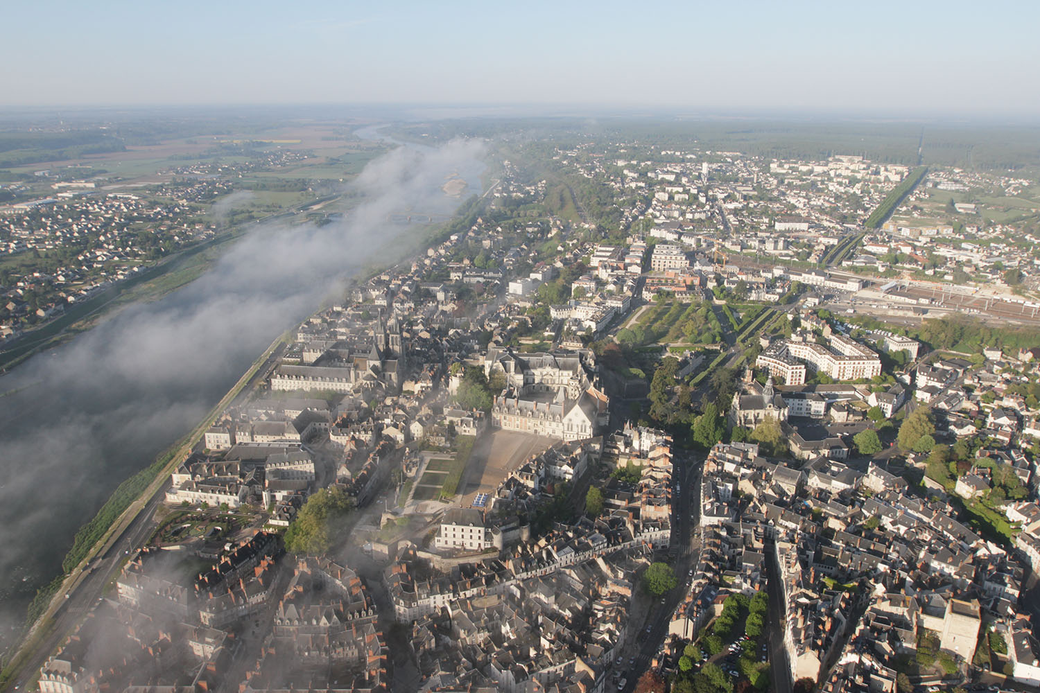 vol-montgolfiere-chateau-royal-blois-compagnons-du-vent