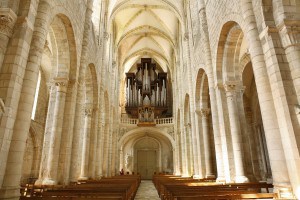nef-abbaye-saint-benoit