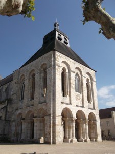 tour-porche-abbaye-saint-benoit