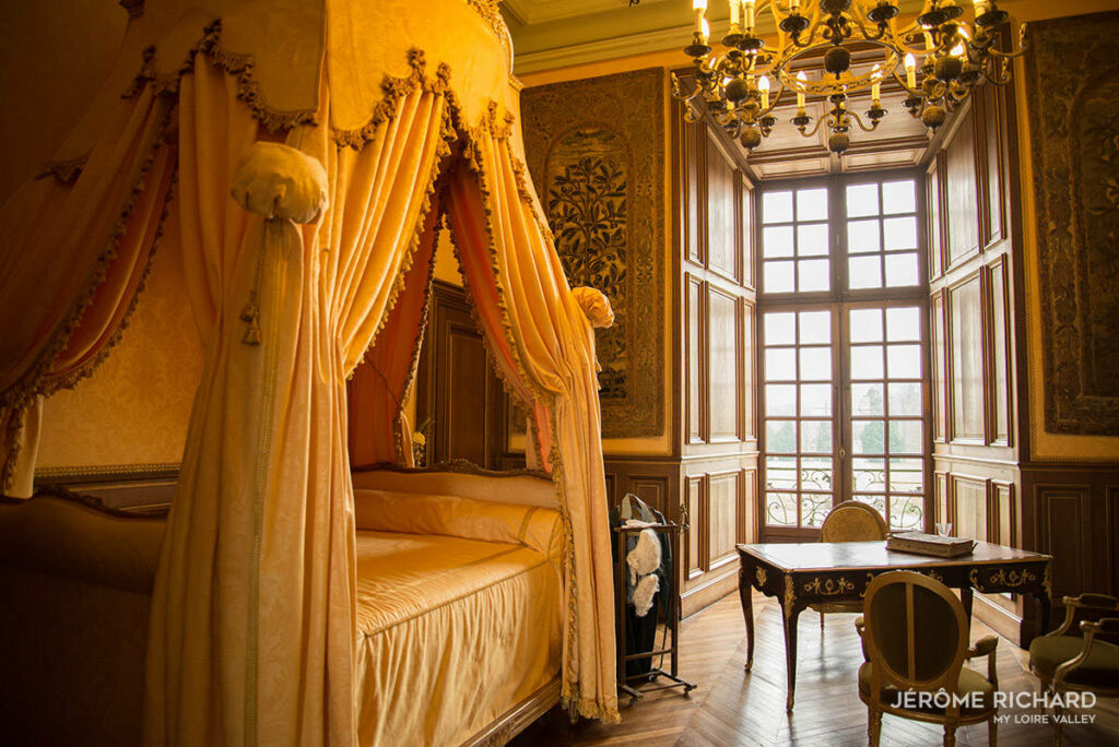 Le Château de SullysurLoire, trésor du Loiret Val de Loire Le Château de SullysurLoire, trésor du Loiret Val de Loire