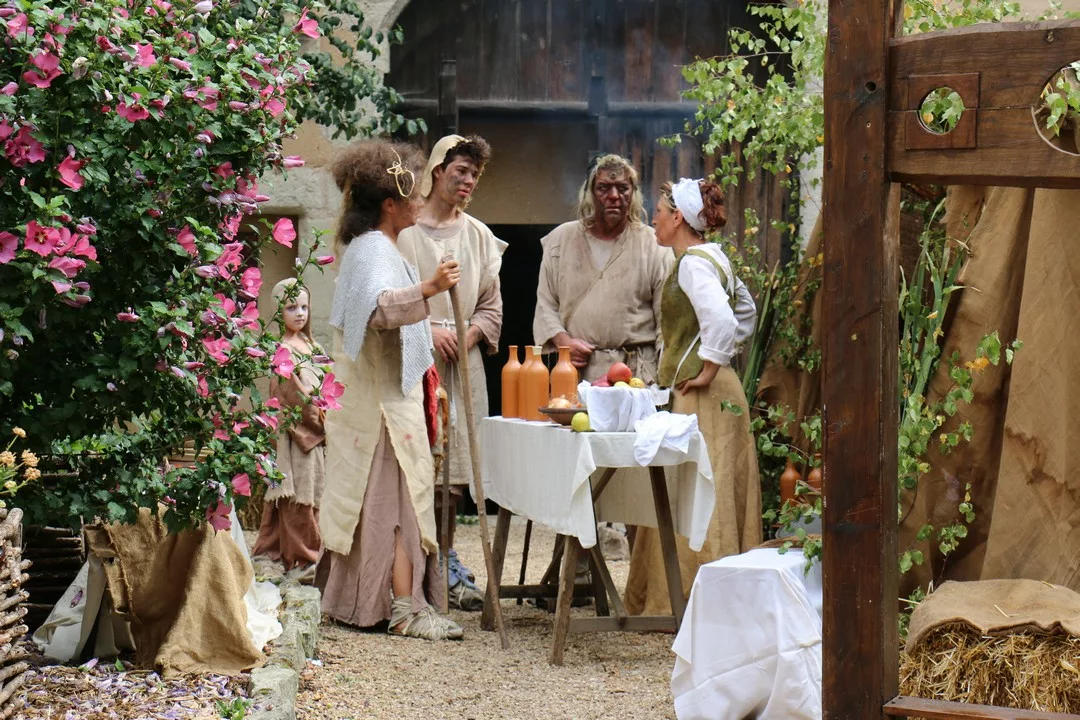 mennetou-gens-deguises