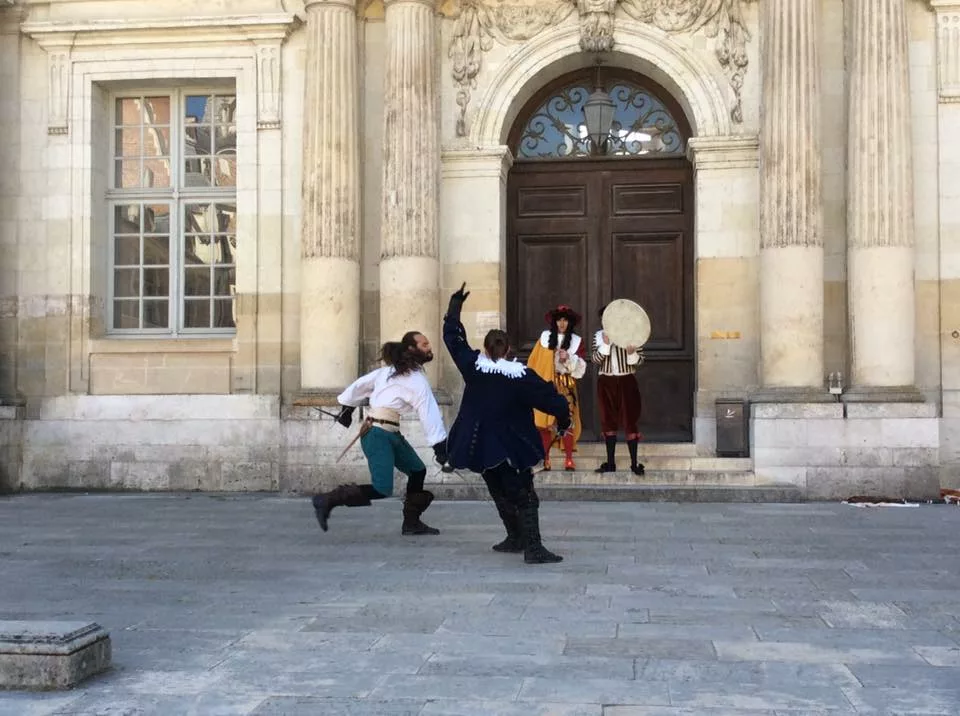 Spectacle d'escrime au Château de Blois