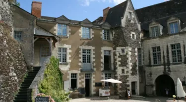 Angers_-_Château_-_Logis_du_gouverneur_cc_Sémhur