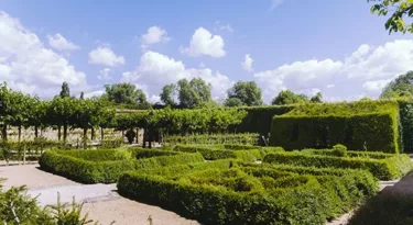 jardins-secrets-cher-chateau-ainay-le-vieil-berry
