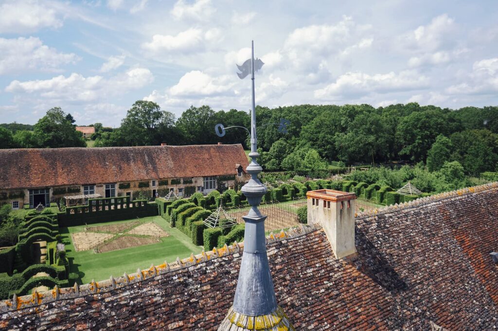 jardins-secrets-cher-prieure-notre-dame-orsan-berry-toits-0120