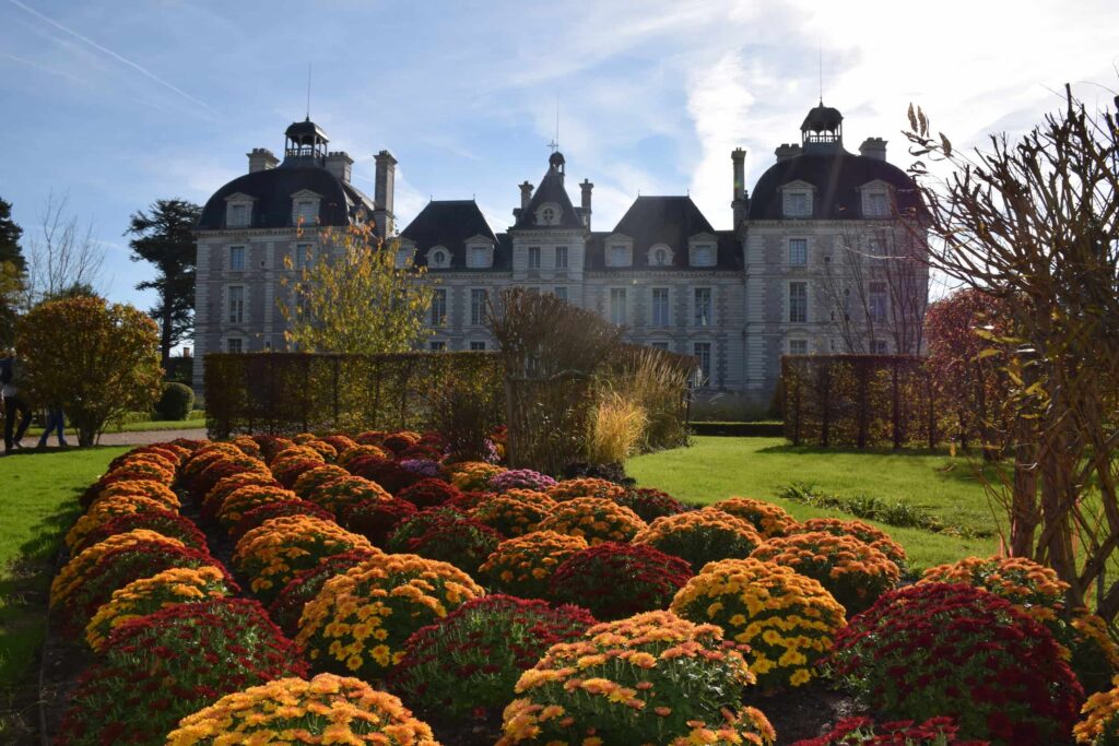 chateau de cheverny en automne