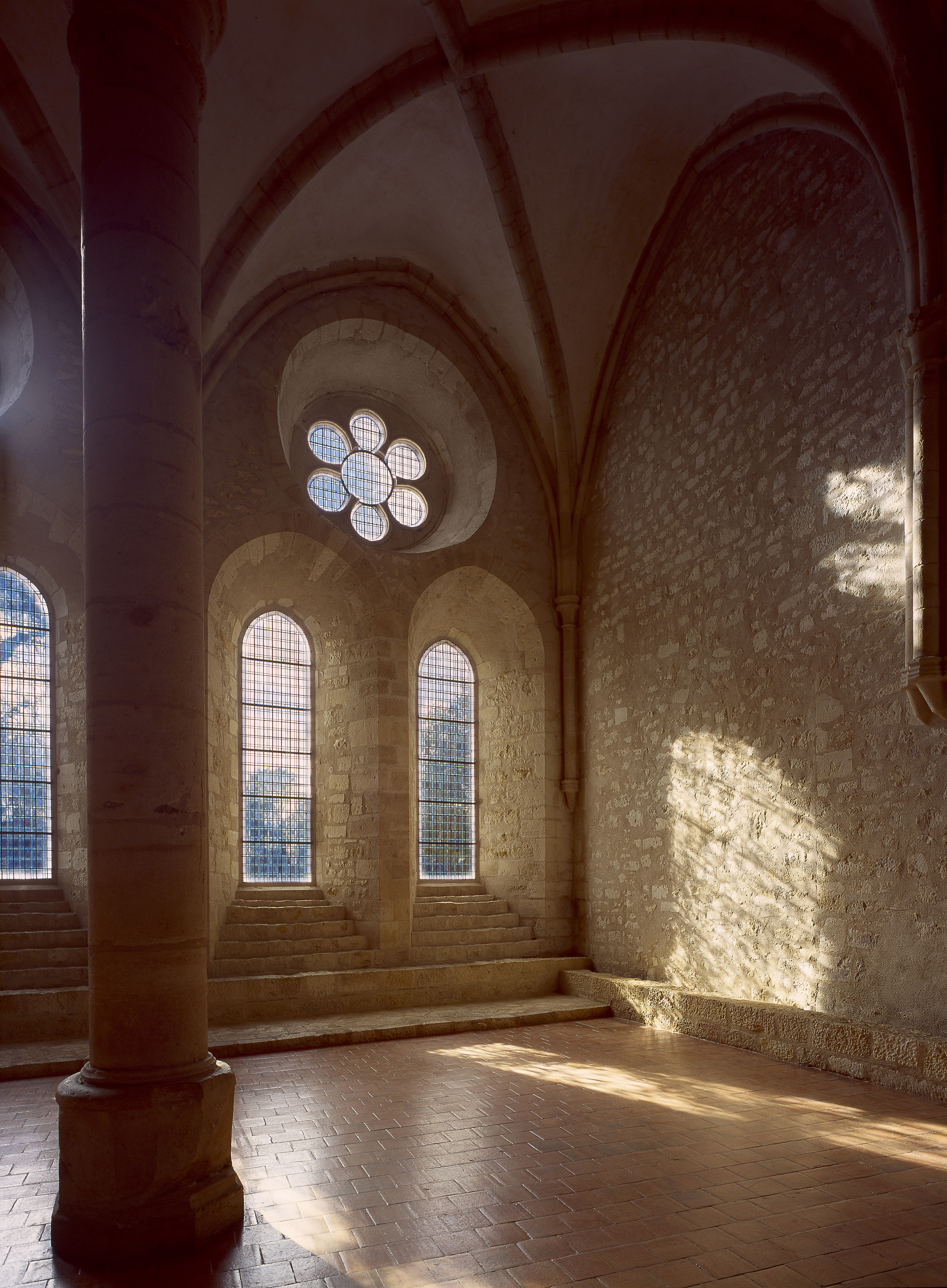 Abbaye de Noirlac - le réfectoire - photo H. Gaud