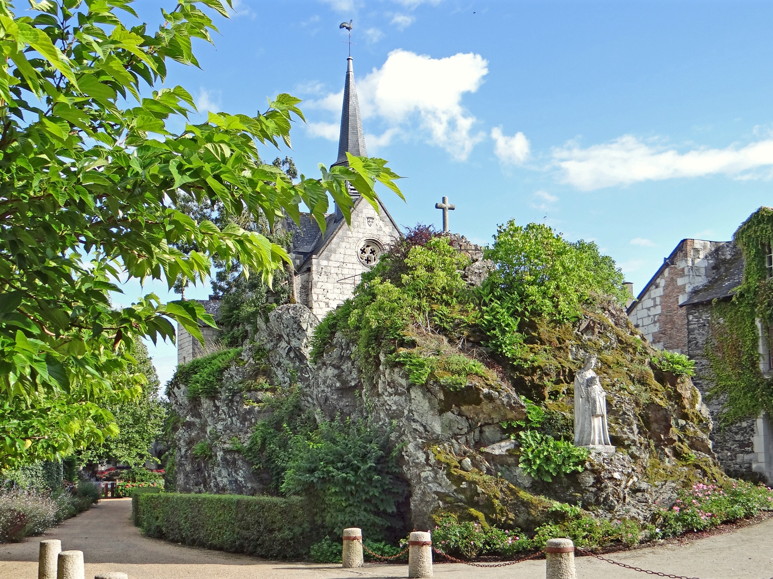 L'église_Notre-Dame_de_Béhuard - Jean-Pierre Dalbéra cc - My loire Valley