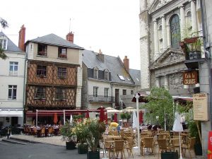 Place St-Pierre Saumur - M Strikis cc - My Loire Valley 