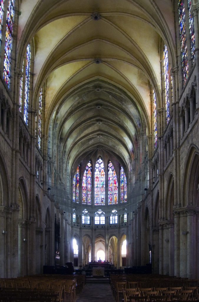 Nef eglise saint Pierre Chartres - Groume - cc