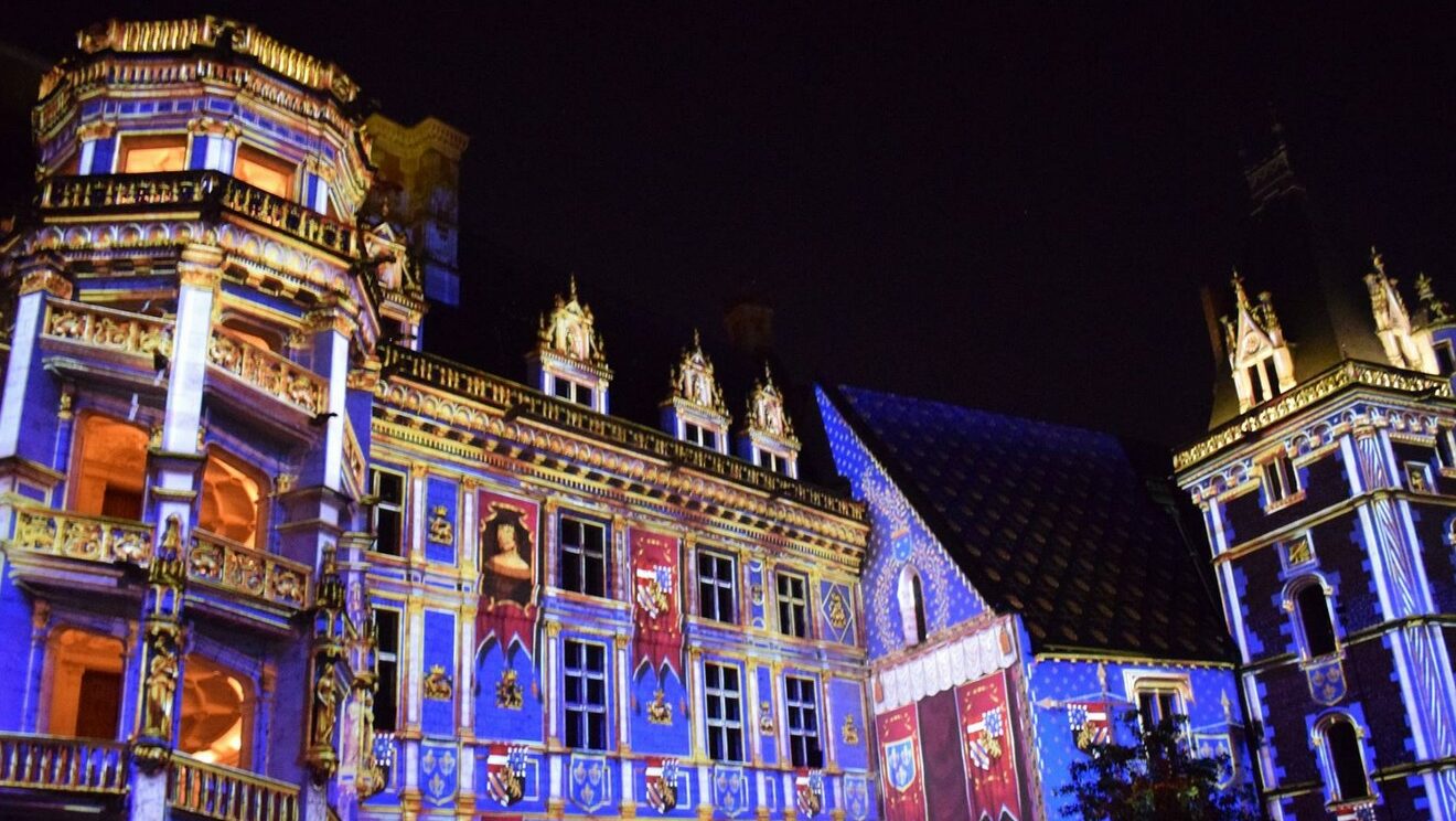 Son et Lumière du château royal de Blois par Michel Taffu