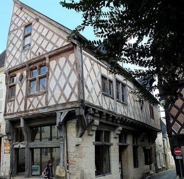 Une maison à pans de bois à Chinon par Chinpat