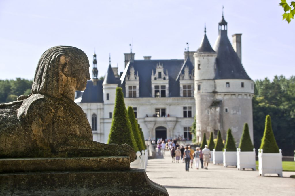 chenonceau-chateau-entrée-statue©marc-jauneaud