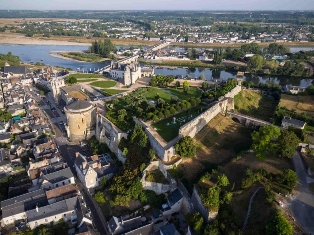 vue-aérienne-chateau-royal-amboise©Gillard&Vincent
