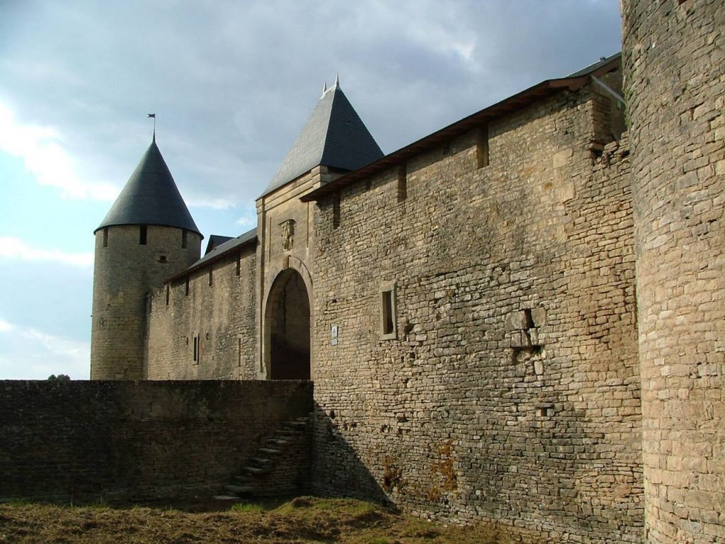 façade-chateau-villars-nièvre(DR) château de Villars (via facebook) 1320x990