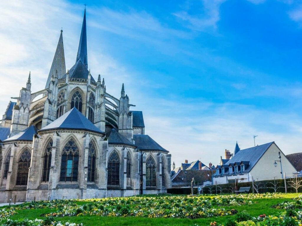 Abbaye-de-la-Trinité-Vendôme-c-Denis-BIJU-1320x990