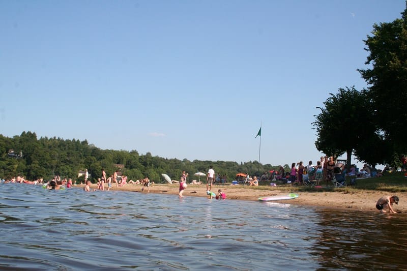 baignade-berry-lac-eguzon-plage-chambon-indre-berry-province