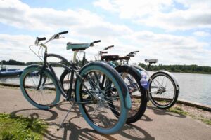 vélos californiens - lac des settons - © activital