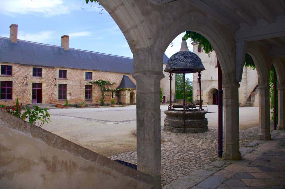 Cour intérieure du château de Chamerolles