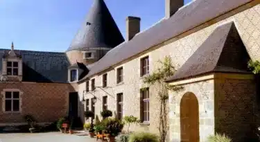 Chamerolles cour intérieure