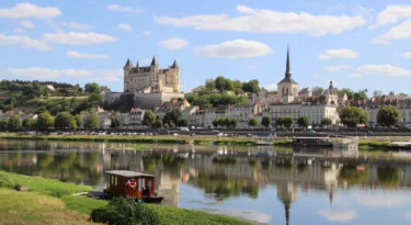 village saumur Crédit photo : Adobe Stock