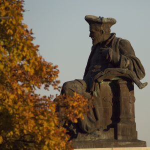 Statue de François Rabelais, Chinon
