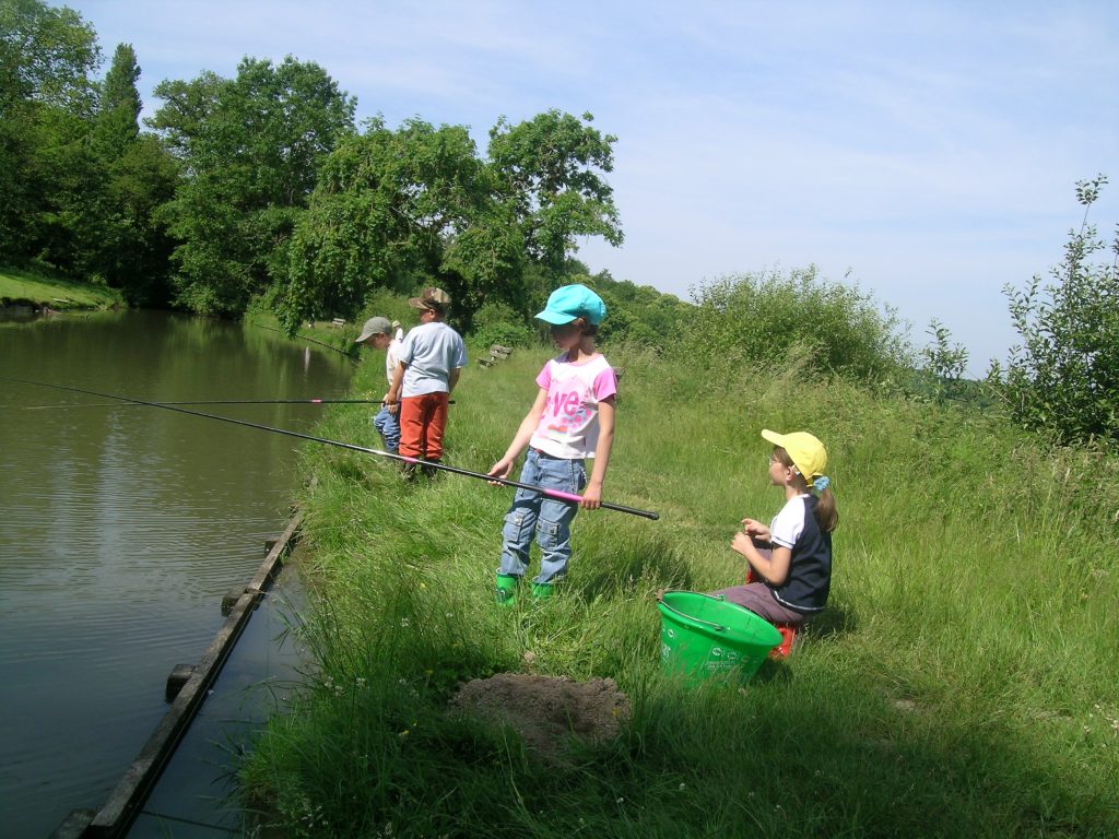 domaine du ciran - pêche dans le canal