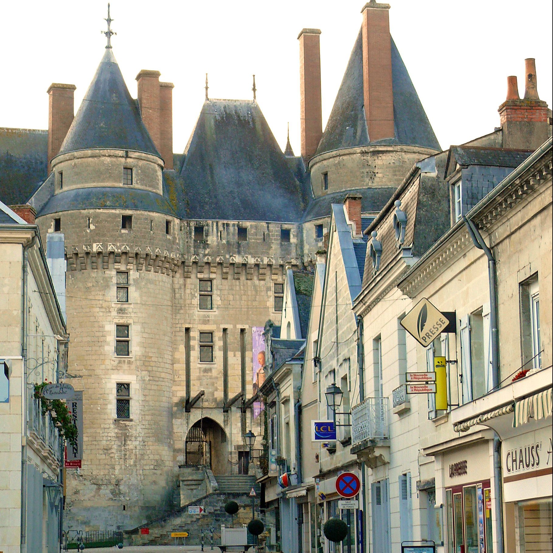 Chateau_de_Langeais_et_rue_Thiers(cc)Claude villetaneuse