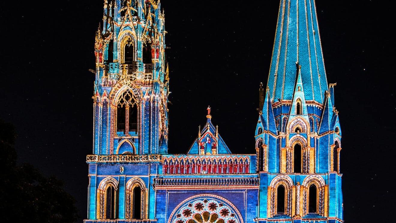 Cathédrale portail royal bleu