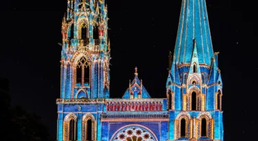 Cathédrale portail royal bleu