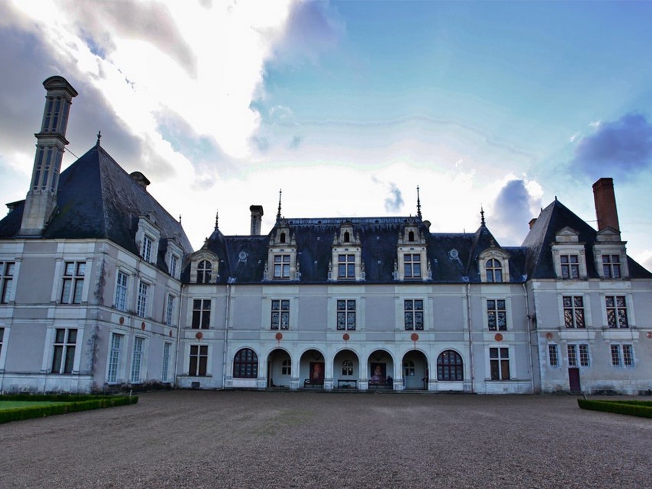Château de Beauregard, une exposition incontournable sur la cour de ...