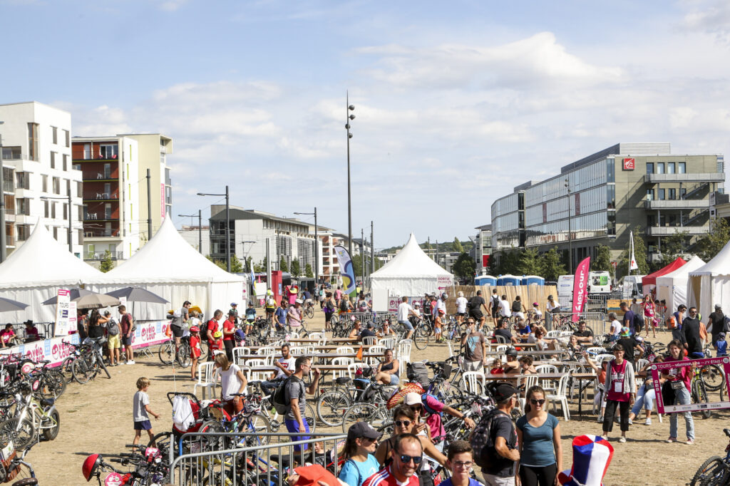 201 - Vélotour - Tours - Village Arrivée - 09 Septembre 2018 © Benjamin DUBUIS 2018_ BD