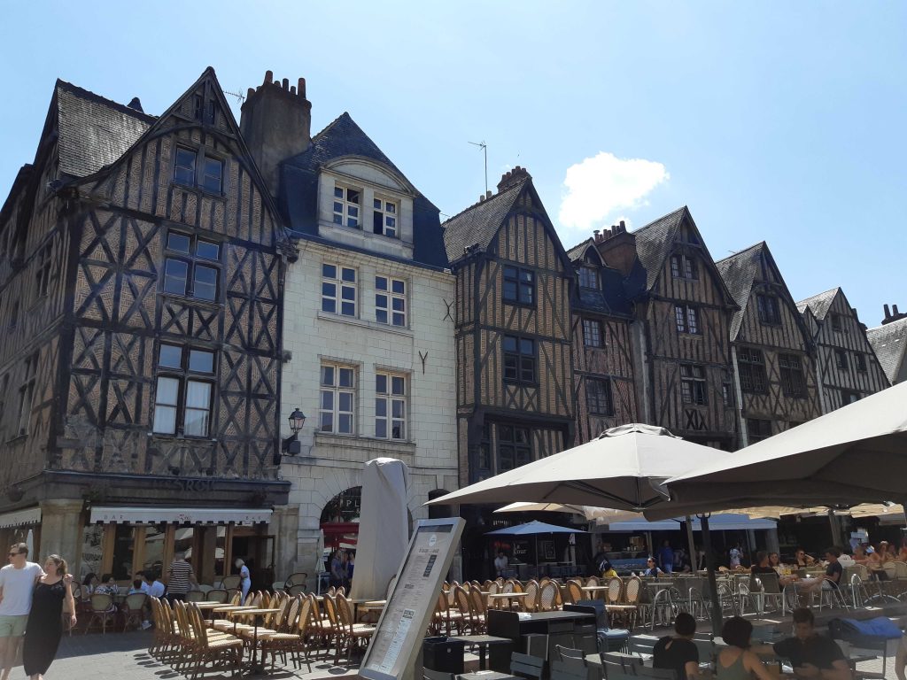 tours-la-place-plumereau-est-la-plus-belle-place-de-france-pour