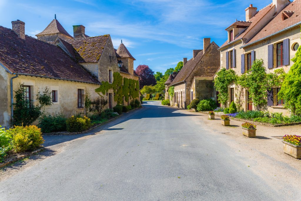 village-apremont-sur-allier-Village