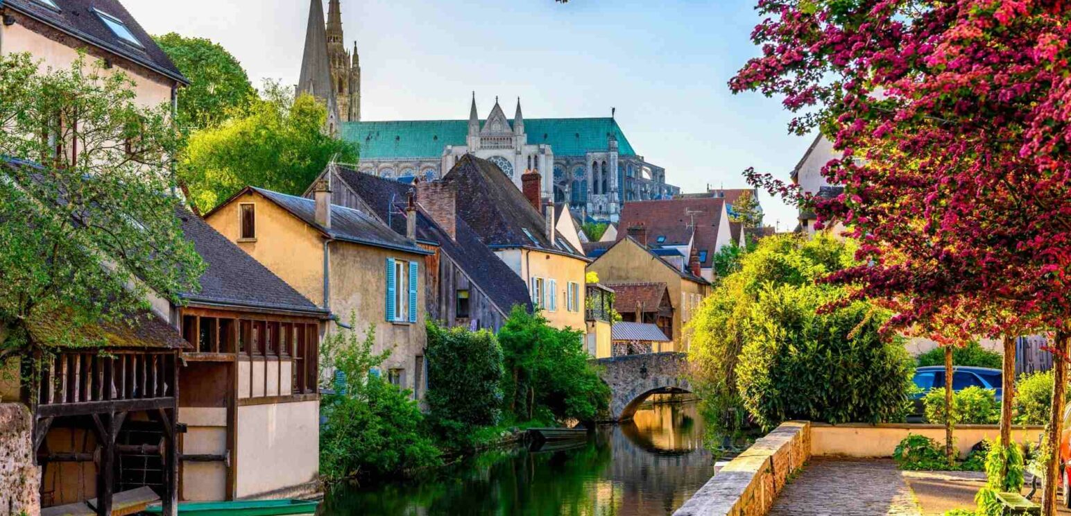 Ville de Chartres en Eure-et-Loir. Vue sur la cathédrale Notre-Dame de Chartres