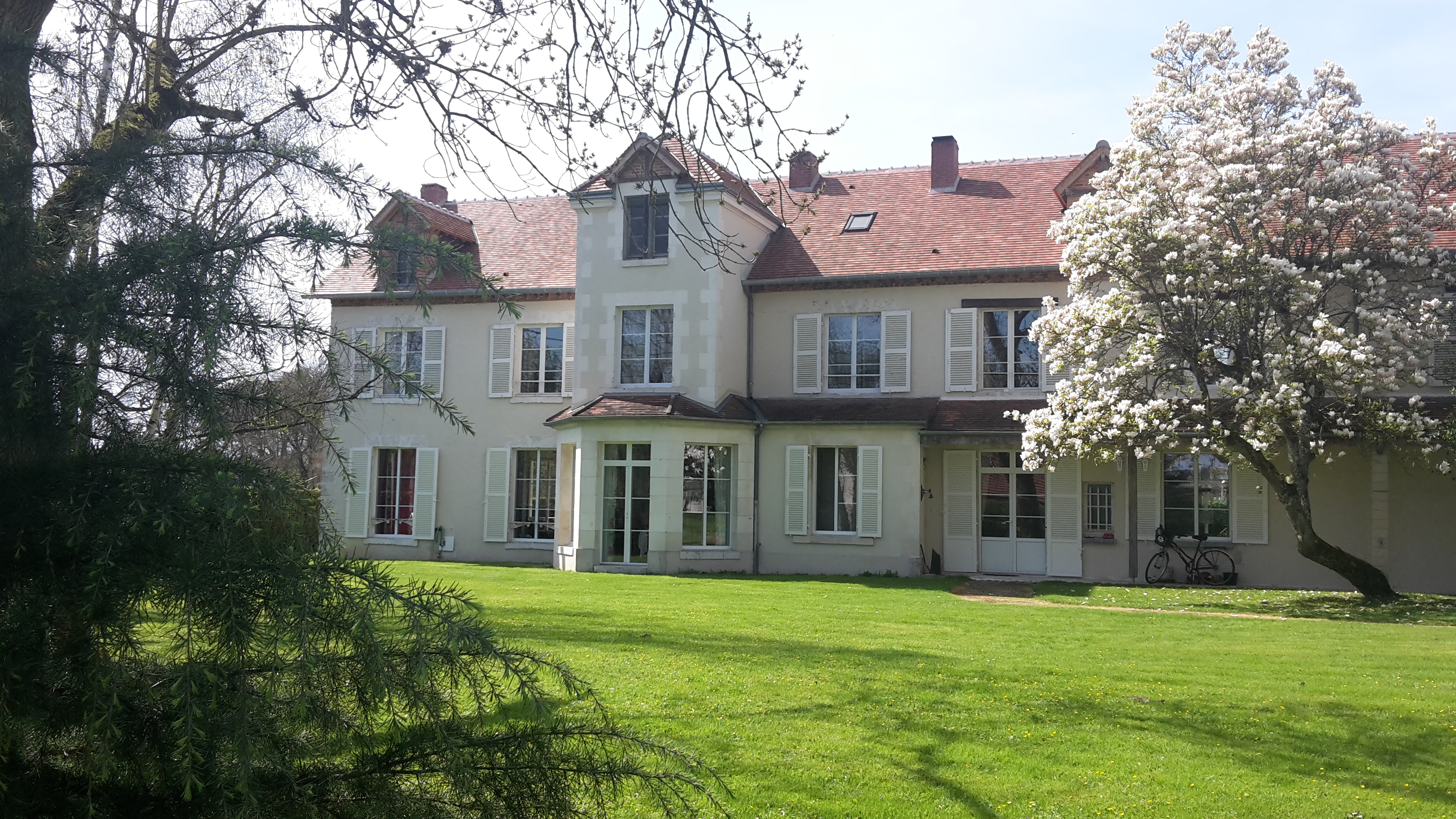 Chateau de la cour à Chevilly