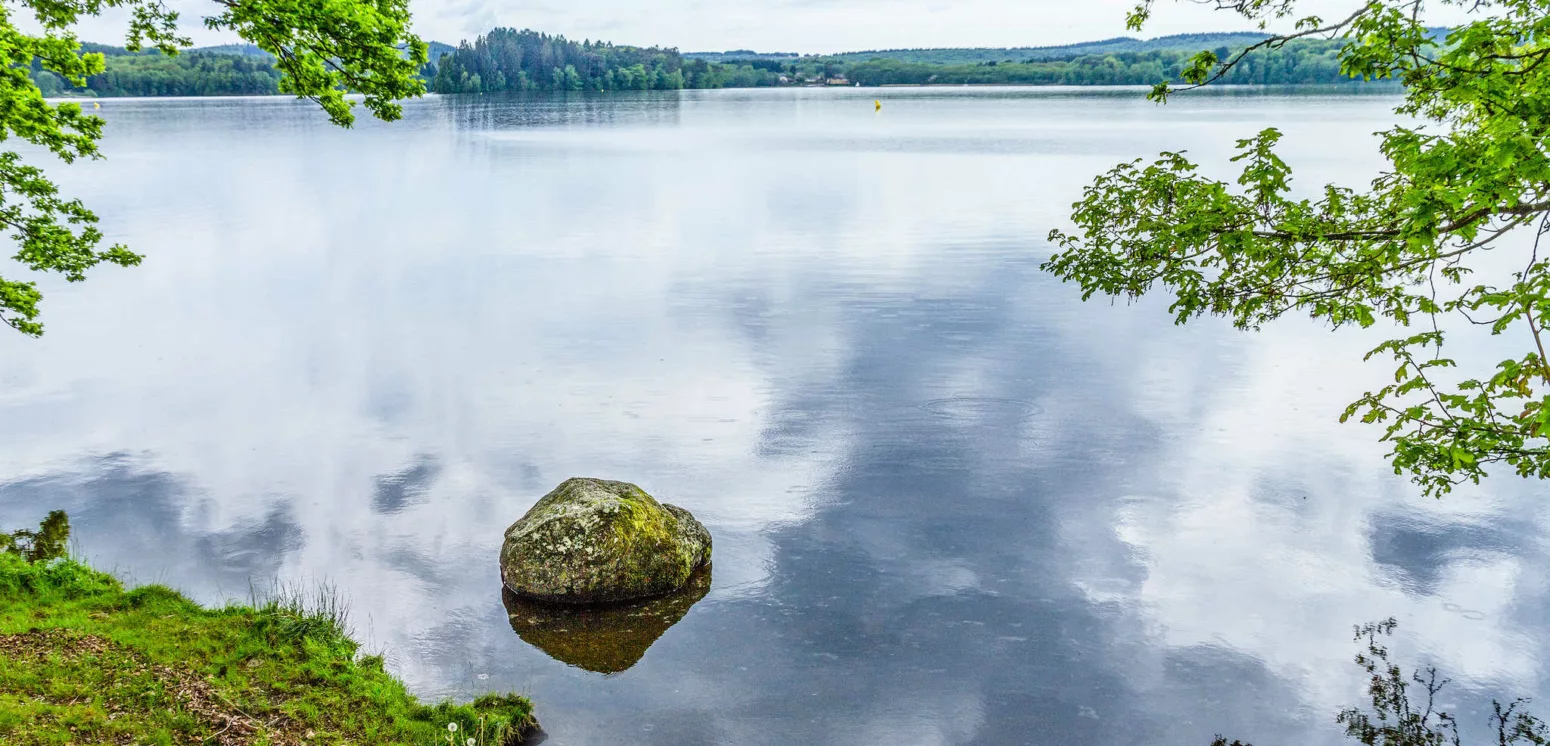 Faites un bain de nature au lac des Settons