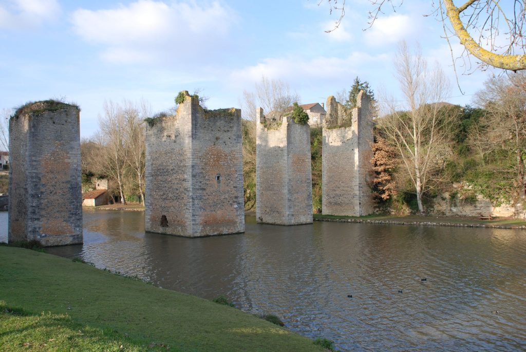 Lussac-les-chateaux