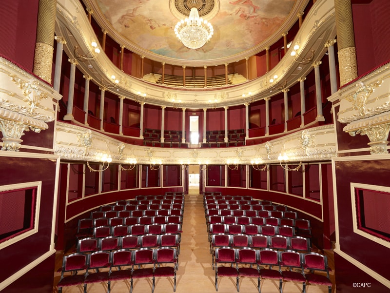 Vue sur les intérieurs du théâtre Blossac à Châtellerault