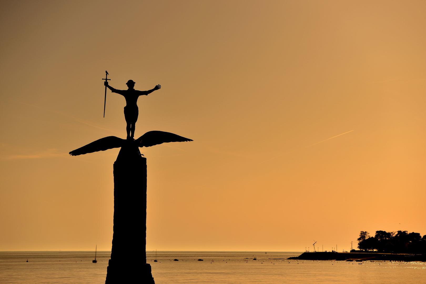 Monument Sammy au coucher de soleil St-Nazaire