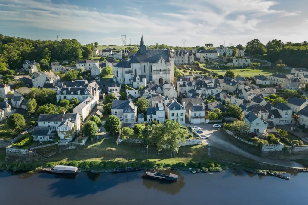 Village Candes-Saint-Martin Crédit photo : Adobe Stock